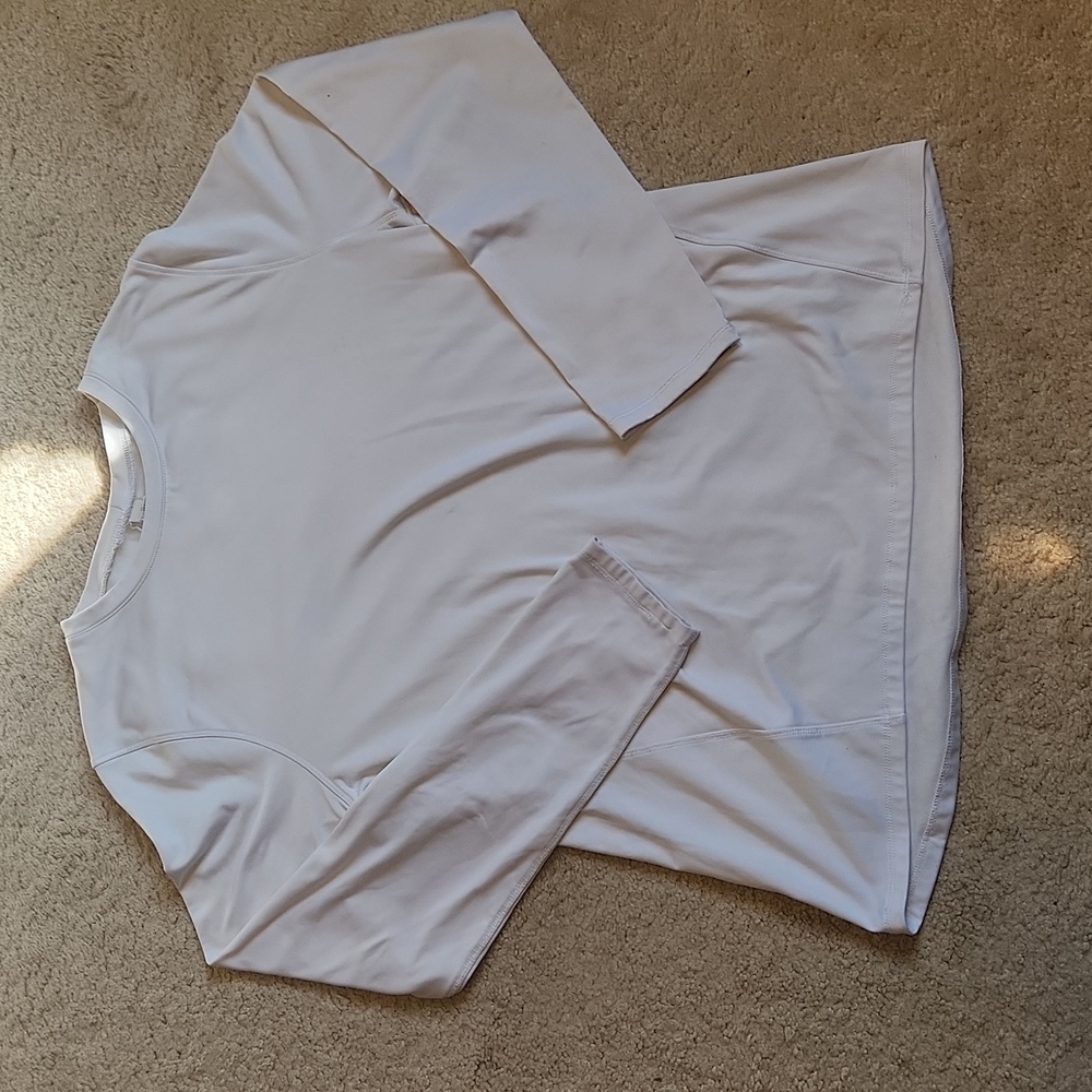 Size L white layering shirt